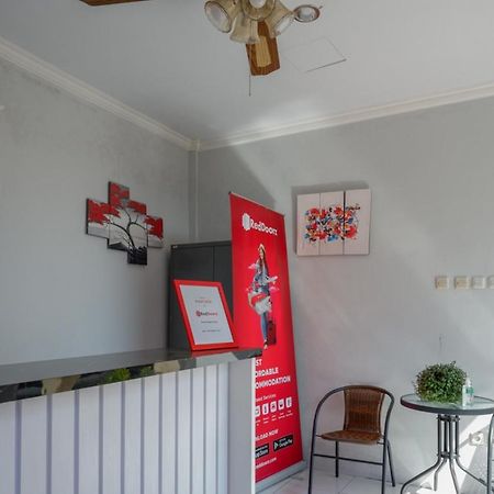 Reddoorz Near Padang Golf Adisucipto Hotel Potrojayan Exterior photo