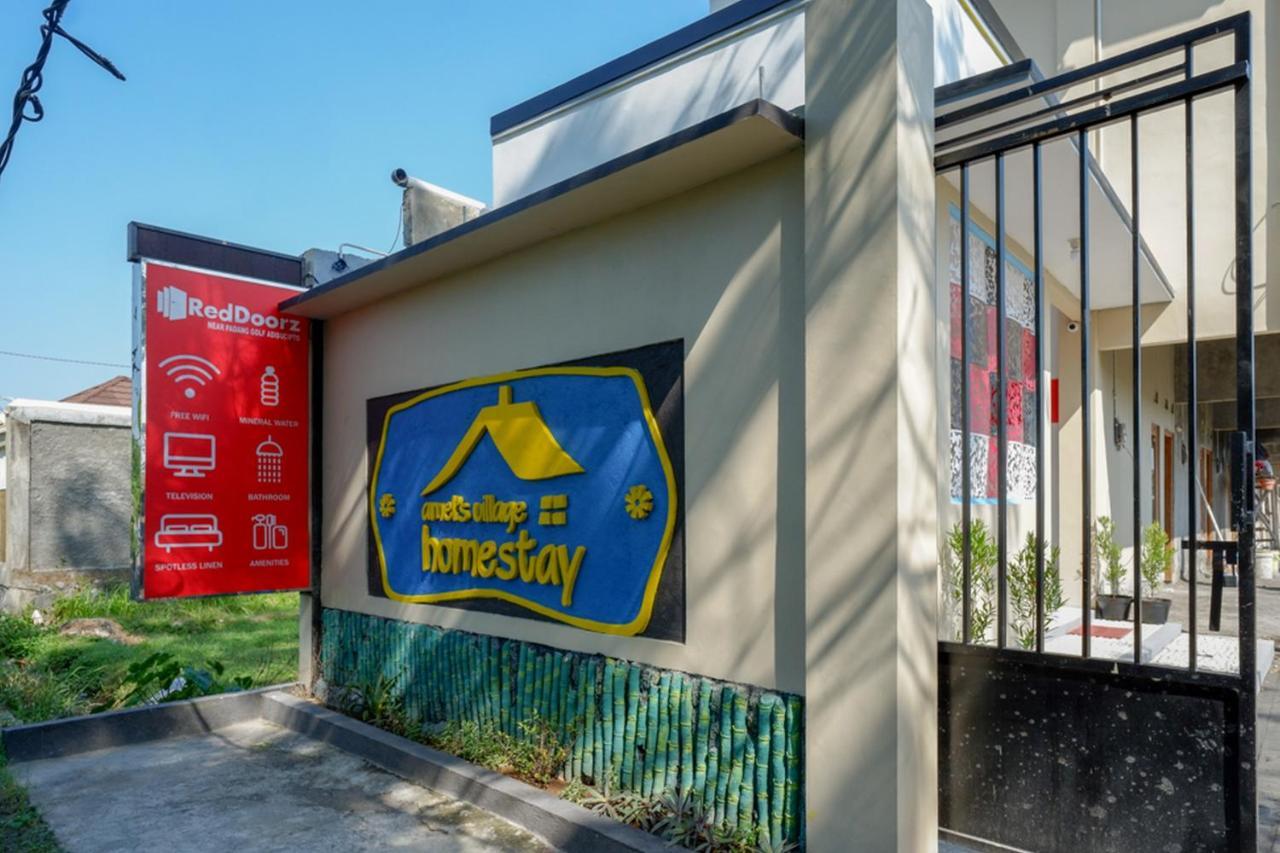 Reddoorz Near Padang Golf Adisucipto Hotel Potrojayan Exterior photo