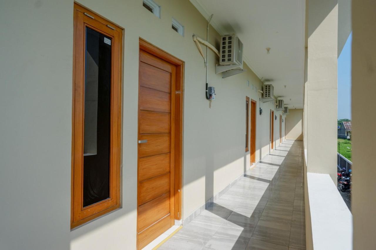 Reddoorz Near Padang Golf Adisucipto Hotel Potrojayan Exterior photo